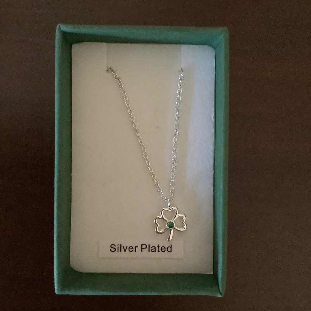 Silver plated Shamrock necklace w/emerald stone